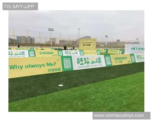 足球巨星齐聚一堂卡通形象合照展现球场魅力与友谊